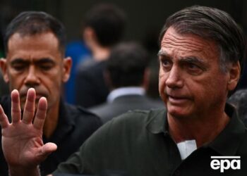 Колишнього президента Бразилії Болсонару випустили із в’язниці для лікування гикавки