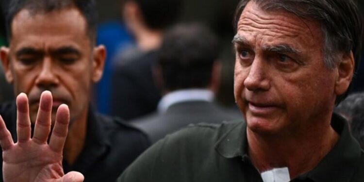 Колишнього президента Бразилії Болсонару випустили із в’язниці для лікування гикавки