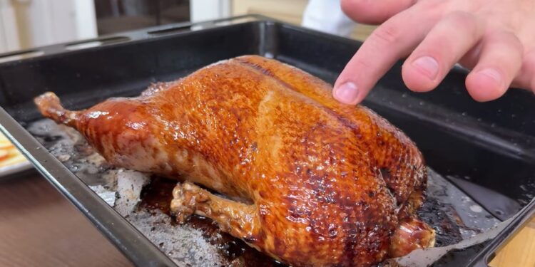 Приготуйте таку качку на Новий рік – гостям не лишиться, все з’їсте самі (ВІДЕО)