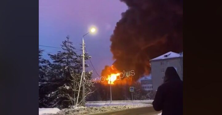Вночі уражено нафтобазу у Копаєво Ярославської області РФ (ВІДЕО)