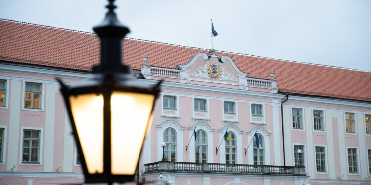 За осквернення посольства України та будівлі парламенту Естонії чоловік отримав 20 діб арешту