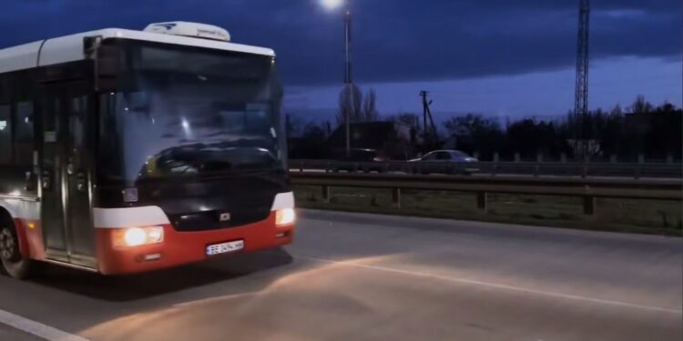 Миколаїв відправив на допомогу Одесі п’ять комунальних автобусів