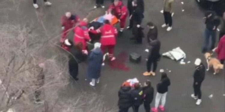 У Дніпрі внаслідок ранкової ракетної атаки вже 3 загиблих (ВІДЕО)