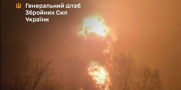 У Генштабі підтвердили ураження нафтобази на Тамбовщині, а ще дронів “Оріон” в Криму і платформи в морі