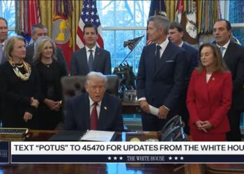 Ніколи не було і от знову – Трамп заявив, що в України немає карт, і треба було здаватися раніше (ВІДЕО)