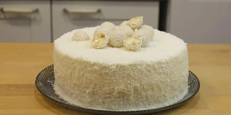 Тим, хто любить “Рафаелло”. Два рецепти – пляцка і торта (ФОТО, ВІДЕО)