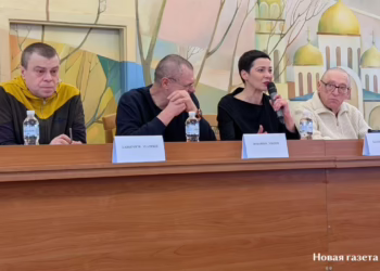 Звільнені білоруси дали пресконференцію в Чернігові – дякували Лукашенку і неоднозначно відповідали про війну (ВІДЕО)