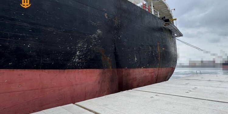 Ударами РФ пошкоджені два іноземні судна на Одещині, є поранені (ФОТО)