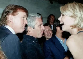 Фото Трампа повернули до “файлів Епштейна”: Мін’юст США пояснив перевірку знімка