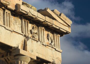 Італієць повернув Греції мармурову деталь Парфенона, вивезену його батьком майже сто років тому (ФОТО)