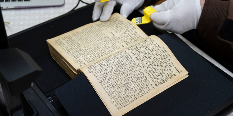 У Миколаєві створюють цифрову колекцію юдаїки (ФОТО)