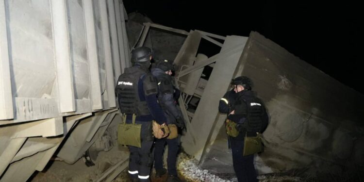 Поїзд на Житомирщині зійшов з рейок ймовірно через детонацію дрона (ФОТО)