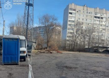 У Миколаєві знесли незаконну автостоянку, яка використовувалася підприємцем понад 8 років (ФОТО)