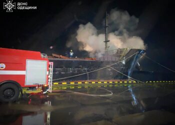 Ворог вночі знову атакував Одещину  – пошкоджено цивільне судно та 122 приватні будинки (ФОТО)