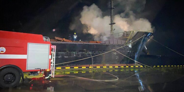 Ворог вночі знову атакував Одещину  – пошкоджено цивільне судно та 122 приватні будинки (ФОТО)