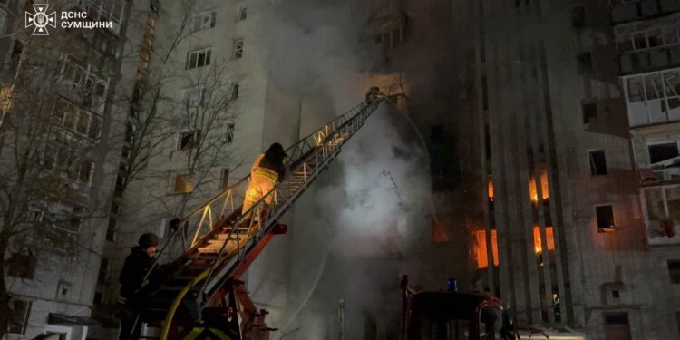 Вночі росіяни атакували БпЛА Охтирку та Чернігів – є постраждалі, рятувальники показали наслідки (ФОТО)