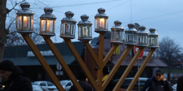 У Миколаєві запалили перші ханукальні вогні (ФОТО)