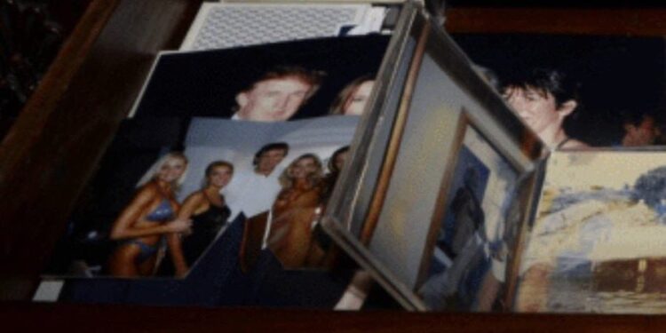 Мінюст США оприлюднив перші пакети архіву Епштейна – там підозріло багато Клінтона і чорних квадратів (ФОТО)