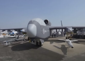 Китай вперше запустив гігантський “авіаносець дронів”, – Bloomberg