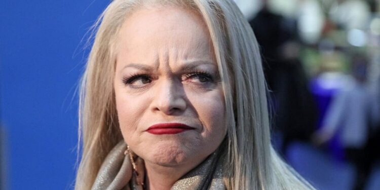 “Бабушкіна схема”. У Лариси Доліної таки відібрали квартиру, яку вона продала “аферистам”, а потім забрала назад (ФОТО, ВІДЕО)