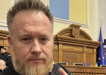 Нардеп від “Слуги” під прикриттям форуму у Страсбурзі відпочивав у Португалії – фото-“консерви” не допомогли (ВІДЕО)