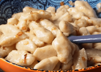 Хоч на обід, хоч на вечерю. Ліниві картопляні вареники – вічний рецепт (ФОТО)