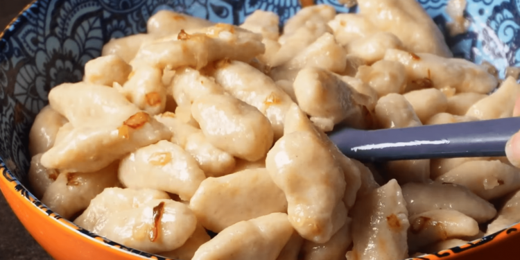 Хоч на обід, хоч на вечерю. Ліниві картопляні вареники – вічний рецепт (ФОТО)