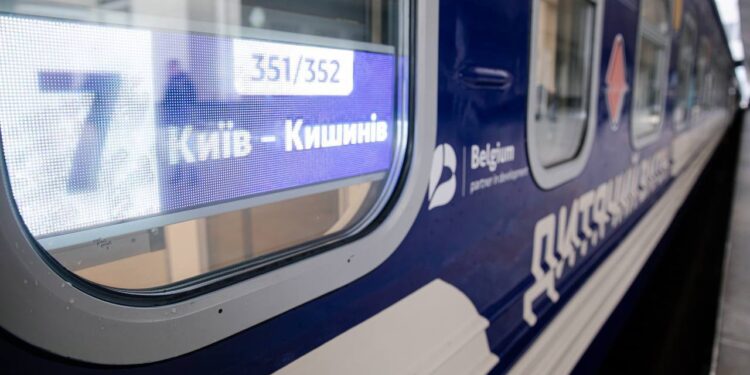 Укрзалізниця призначає додаткову групу вагонів до Кишинева з Одеси та Києва