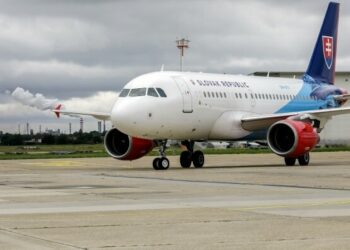 У Брюсселі літак Фіцо протаранив автотрап – Фіцо не постраждав, літак не полетить