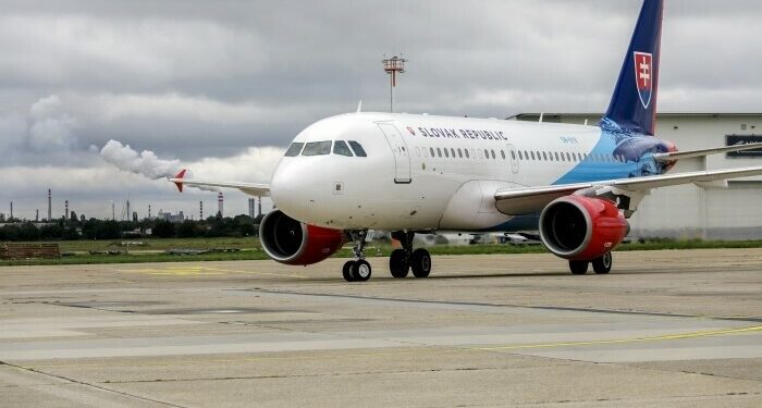 У Брюсселі літак Фіцо протаранив автотрап – Фіцо не постраждав, літак не полетить