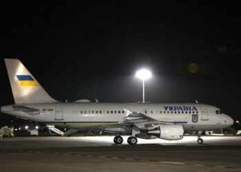 Літак Зеленського в Ірландії намагалися атакувати 4 невідомі дрони – були налаштовані точно на час приземлення