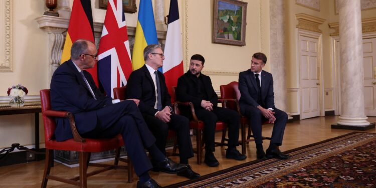 Україна між двох вогнів. Перші заяви з Лондона