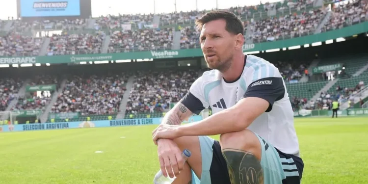 В Індії візит Ліонеля Мессі призвів до масових заворушень – фанатам було його мало (ФОТО, ВІДЕО)