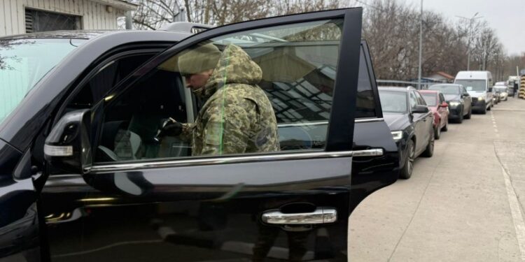 Зібралися в Молдову? Після пошкодження мосту в Маяках прикордонники радять їхати через Вінничину або Чернівці (ВІДЕО)