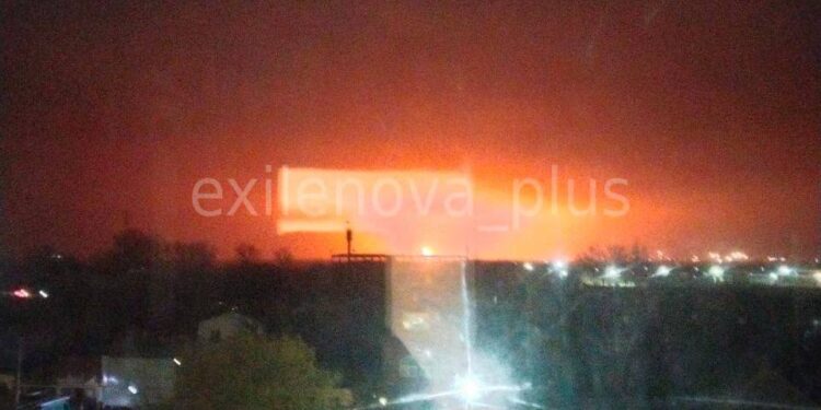 У РФ горить морпорт з газотранспортним терміналом (ВІДЕО)