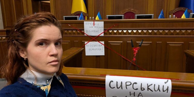 У парламенті сутички – Безугла заблокувала трибуну і вимагає відставки Сирського (ВІДЕО)