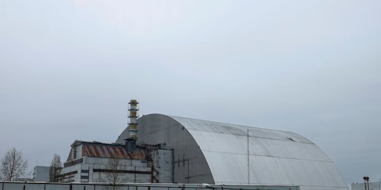 Саркофаг Чорнобильської АЕС після атаки РФ вже не захищає від радіації, – МАГАТЕ