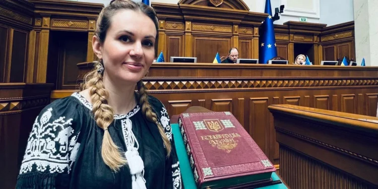 “Баночка джина чи хто” – хто така Анна Скороход, скандали і особисте, а також “політичні переслідування” і реакція на обшук НАБУ (ФОТО, ВІДЕО)