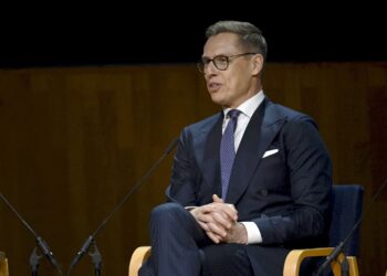 Президент Фінляндії скасував візит в США і летить в Берлін на переговори щодо України