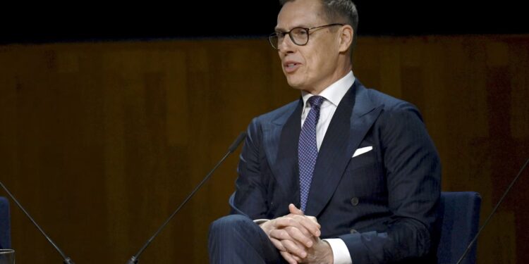 Президент Фінляндії скасував візит в США і летить в Берлін на переговори щодо України