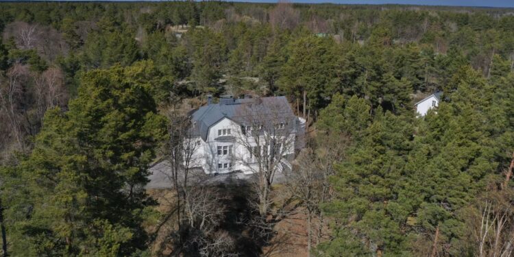 У Фінляндії конфіскували віллу путінського олігарха Ротенберга