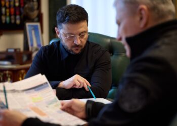 Зовнішня розвідка доповіла Зеленському про кампанії РФ для дестабілізації України, він доручив блокувати таких субʼєктів (ФОТО)