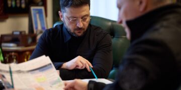 Зовнішня розвідка доповіла Зеленському про кампанії РФ для дестабілізації України, він доручив блокувати таких субʼєктів (ФОТО)