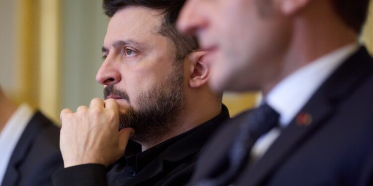 Зеленський в Парижі озвучив ключові умови миру (ВІДЕО)