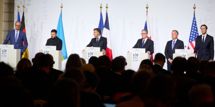 Військові бази в Україні та іноземні війська. Про що конкретно домовились у Парижі