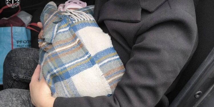 У Миколаєві батьки намагалися продати свою дитину за $10 тис (ФОТО, ВІДЕО)