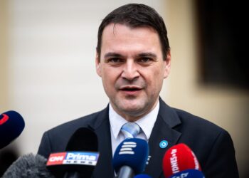 Сторінку перегорнуто, справу закрито. Голови МЗС Чехії й України залагодили ситуацію навколо Окамури