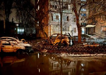 На своє Різдво РФ атакувала Дніпро – 10 будинків пошкоджені, школи, садочки, є поранені (ВІДЕО)