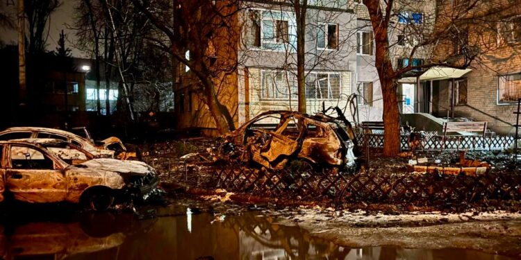 На своє Різдво РФ атакувала Дніпро – 10 будинків пошкоджені, школи, садочки, є поранені (ВІДЕО)