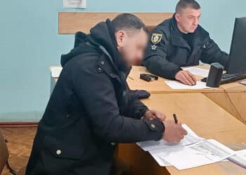 Гранати, шашки, набої та наркотики – на Миколаївщині поліцейські затримали чоловіка (ФОТО)